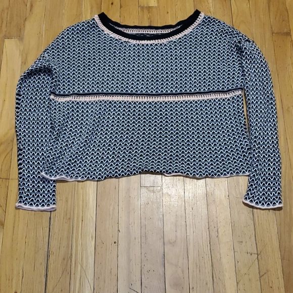 American Eagle Outfitters Sweaters - American eagle sweater size medium